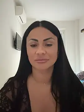 Snapshot of BellaDolce_ chatting on July 14, 2026, 12:22 pm BellaDolce online show from July 14, 2026, 12:22 pm