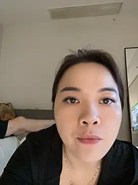 qianduoduo521 online show from July 14, 2026, 2:23 pm