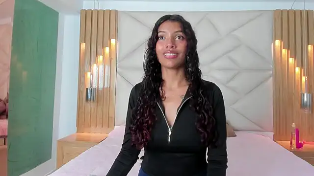 Snapshot of Aylin_valerie chatting on June 18, 2026, 7:30 pm Aylin valerie online show from June 18, 2026, 7:30 pm