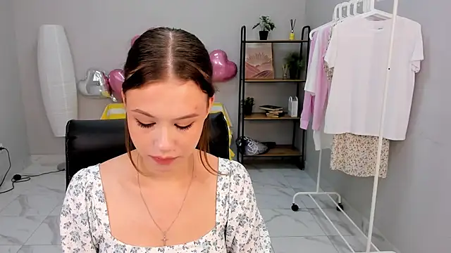 Snapshot of Tiffany_Whitee_ chatting on June 7, 2026, 9:03 am Tiffany Whitee online show from June 7, 2026, 9:03 am