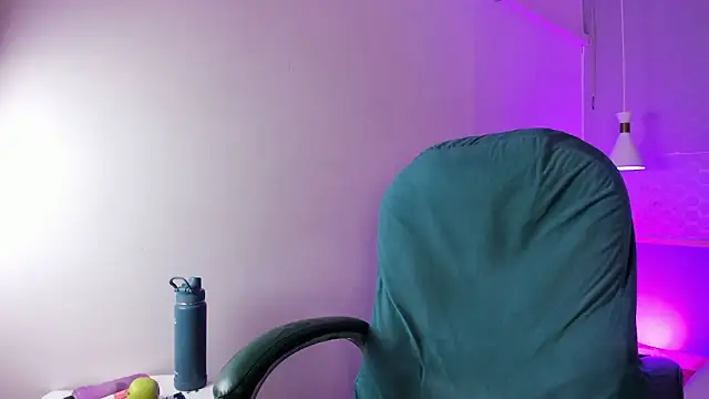 Nyra Moon online show from June 18, 2026, 12:43 pm