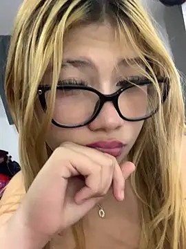 Snapshot of zury_cute1 chatting on June 5, 2026, 6:52 am zury cute1 online show from June 5, 2026, 6:52 am