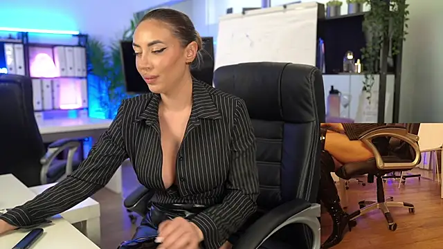 BabesGoWild online show from April 14, 2026, 5:01 am