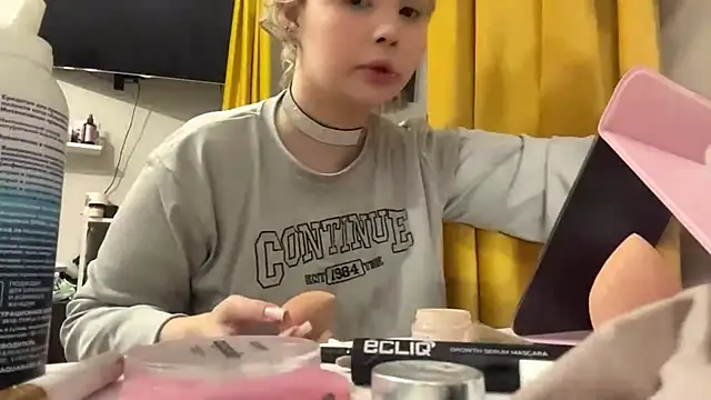 moonluv33 online show from June 27, 2026, 2:12 pm