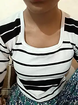 Snapshot of Nidhima-Singh chatting on July 23, 2026, 5:20 pm Nidhima-Singh online show from July 23, 2026, 5:20 pm