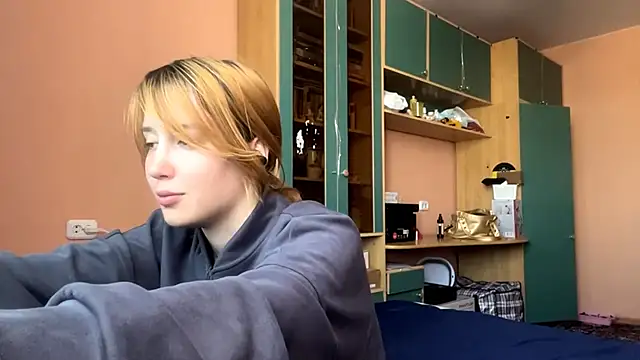Snapshot of Mowhlntime chatting on June 15, 2026, 1:11 pm Mowhlntime online show from June 15, 2026, 1:11 pm