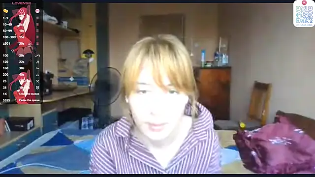 Snapshot of Mowhlntime chatting on July 8, 2026, 3:13 pm Mowhlntime online show from July 8, 2026, 3:13 pm