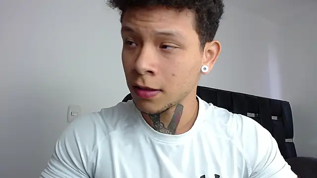 Snapshot of Erosscott_ chatting on June 22, 2026, 6:16 pm Erosscott online show from June 22, 2026, 6:16 pm