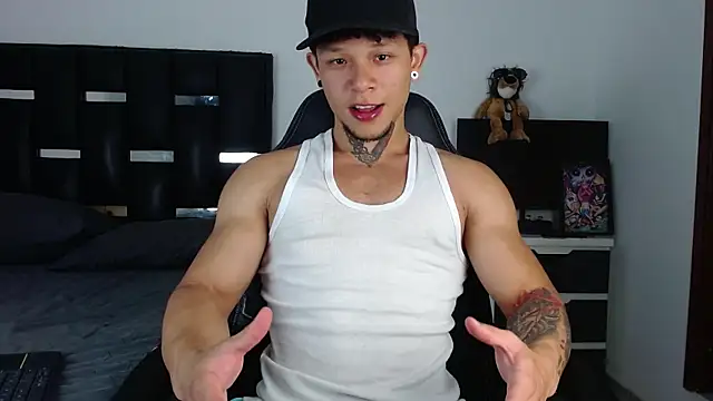 Snapshot of Erosscott_ chatting on July 3, 2026, 3:24 am Erosscott online show from July 3, 2026, 3:24 am