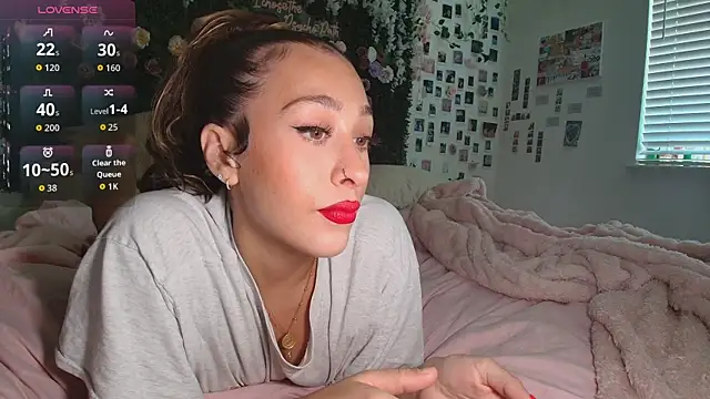 Snapshot of LyraCovee chatting on June 27, 2026, 12:38 am LyraCovee online show from June 27, 2026, 12:38 am