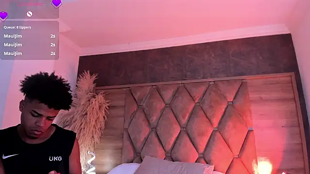 Snapshot of TaylorAndThalia chatting on July 25, 2026, 5:19 pm TaylorAndThalia online show from July 25, 2026, 5:19 pm