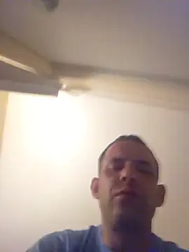 SingingTrunks online show from July 17, 2026, 11:57 pm