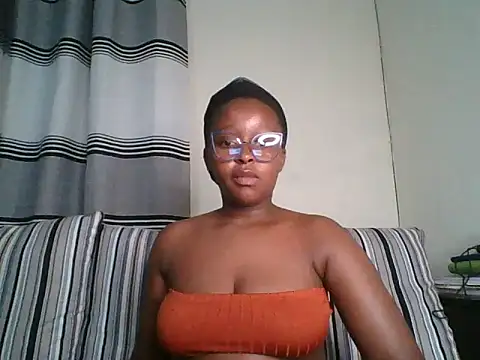 Snapshot of Ellah_simone chatting on July 22, 2026, 9:28 pm Ellah simone online show from July 22, 2026, 9:28 pm