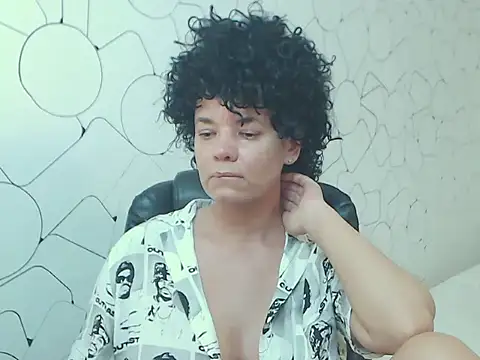 Snapshot of CurlyMood chatting on June 6, 2026, 2:44 pm CurlyMood online show from June 6, 2026, 2:44 pm