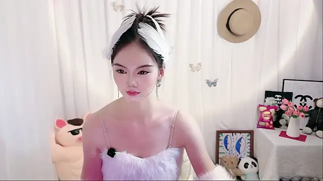 Snapshot of Ella-008 chatting on June 15, 2026, 5:40 am Ella-008 online show from June 15, 2026, 5:40 am