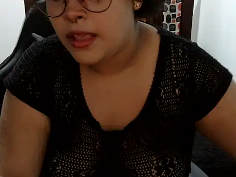 Lolacurly69 online show from June 17, 2026, 2:33 am