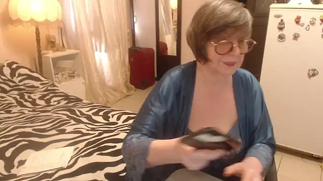 Sharon Amore online show from July 5, 2026, 12:23 pm