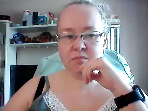 Snapshot of Viola27 chatting on June 10, 2026, 8:04 am Viola27 online show from June 10, 2026, 8:04 am