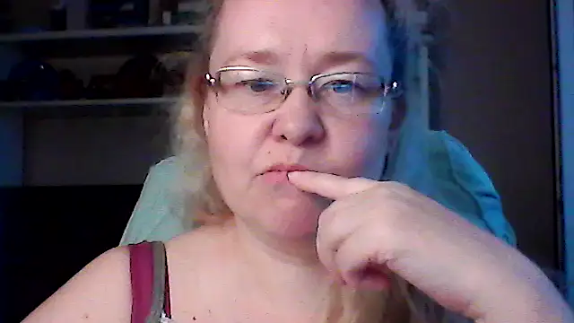 Snapshot of Viola27 chatting on June 22, 2026, 2:58 pm Viola27 online show from June 22, 2026, 2:58 pm