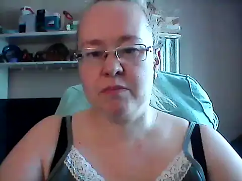 Snapshot of Viola27 chatting on June 20, 2026, 7:13 am Viola27 online show from June 20, 2026, 7:13 am