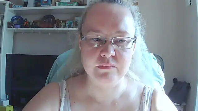 Snapshot of Viola27 chatting on July 9, 2026, 2:12 am Viola27 online show from July 9, 2026, 2:12 am