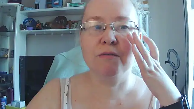 Snapshot of Viola27 chatting on July 2, 2026, 9:04 am Viola27 online show from July 2, 2026, 9:04 am