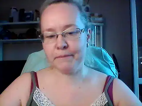 Snapshot of Viola27 chatting on July 1, 2026, 2:39 pm Viola27 online show from July 1, 2026, 2:39 pm