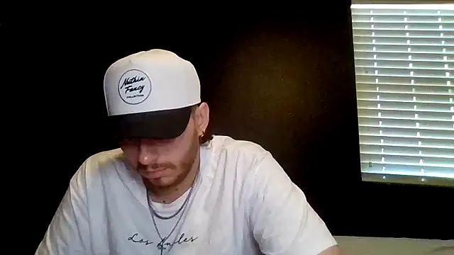 Snapshot of Mikecloudyhawk chatting on June 22, 2026, 1:11 am Mikecloudyhawk online show from June 22, 2026, 1:11 am