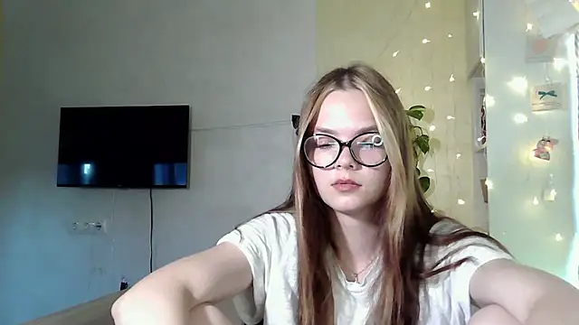 Snapshot of AvrilGillig chatting on June 18, 2026, 1:05 pm AvrilGillig online show from June 18, 2026, 1:05 pm