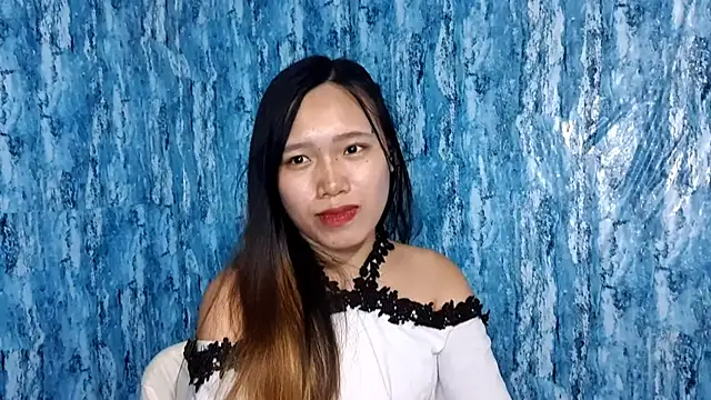 ZenaWojdak online show from June 11, 2026, 12:13 pm