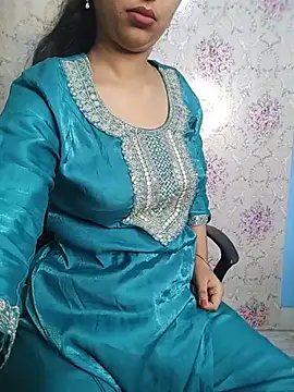 Snapshot of Queen_Rosyy chatting on July 8, 2026, 6:47 am Queen Rosyy online show from July 8, 2026, 6:47 am
