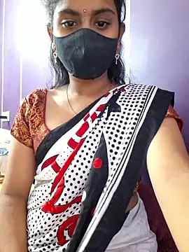 Clara-Lilly online show from June 10, 2026, 8:37 am