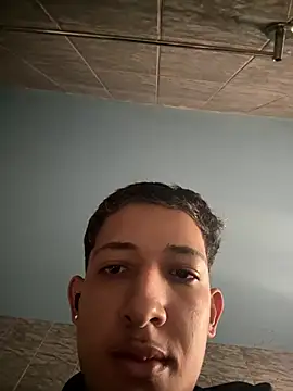 Snapshot of henr1ck23cm chatting on June 9, 2026, 1:56 pm henr1ck23cm online show from June 9, 2026, 1:56 pm