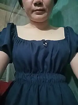 Snapshot of Lunaa2k chatting on June 11, 2026, 9:34 pm Lunaa2k online show from June 11, 2026, 9:34 pm