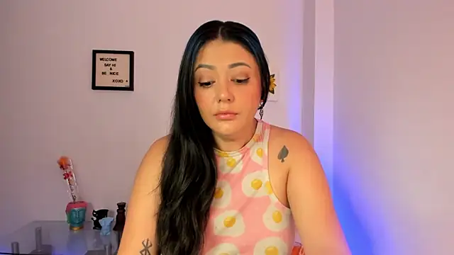 Snapshot of LauraToro_ chatting on January 16, 2026, 7:18 pm LauraToro online show from January 16, 2026, 7:18 pm