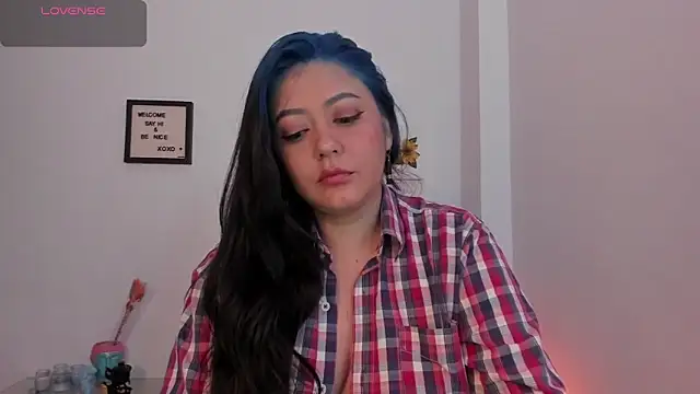 LauraToro  online show from March 7, 2026, 3:46 am