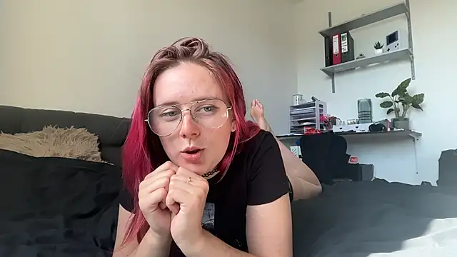 Snapshot of LeaLoveXXX chatting on June 22, 2026, 7:27 am LeaLoveXXX online show from June 22, 2026, 7:27 am