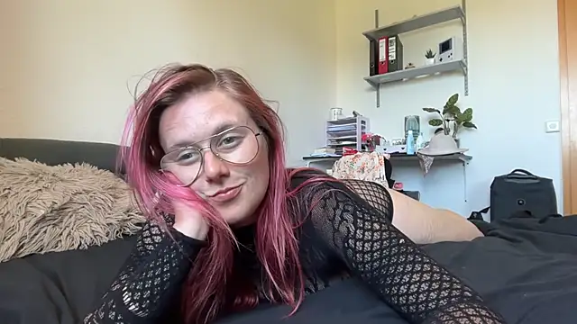 Snapshot of LeaLoveXXX chatting on June 25, 2026, 11:48 am LeaLoveXXX online show from June 25, 2026, 11:48 am