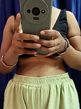 Snapshot of sapna_aura chatting on July 15, 2026, 10:28 pm sapna aura online show from July 15, 2026, 10:28 pm