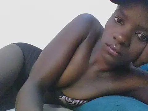 Snapshot of ebonypetite2 chatting on July 7, 2026, 3:53 am ebonypetite2 online show from July 7, 2026, 3:53 am