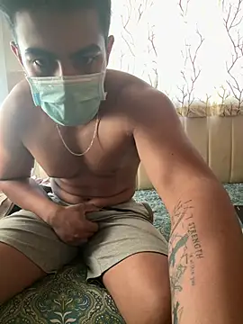 Snapshot of muscularZoro chatting on June 14, 2026, 10:27 am muscularZoro online show from June 14, 2026, 10:27 am