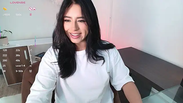 Isa vargas  online show from June 14, 2026, 9:05 pm