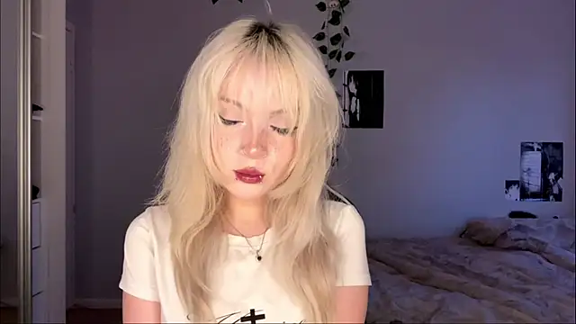 Snapshot of Velvets_Vixens01 chatting on June 24, 2026, 5:44 pm Velvets Vixens01 online show from June 24, 2026, 5:44 pm