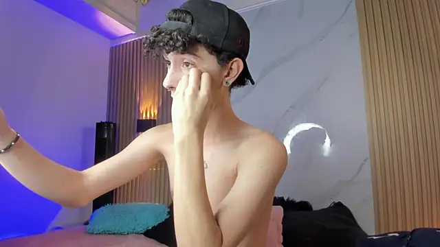 Snapshot of im_ethan_ chatting on June 30, 2026, 11:32 am im ethan online show from June 30, 2026, 11:32 am