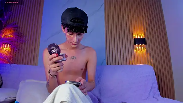 Snapshot of im_ethan_ chatting on July 12, 2026, 9:54 am im ethan online show from July 12, 2026, 9:54 am