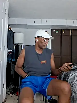 Snapshot of WildCravings chatting on July 4, 2026, 9:30 pm WildCravings online show from July 4, 2026, 9:30 pm