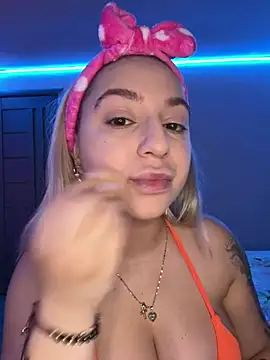 Snapshot of xLexi chatting on July 17, 2026, 1:52 pm xLexi online show from July 17, 2026, 1:52 pm