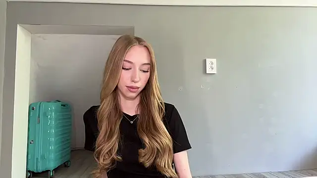 Snapshot of TraceyHowey chatting on June 24, 2026, 9:41 am TraceyHowey online show from June 24, 2026, 9:41 am
