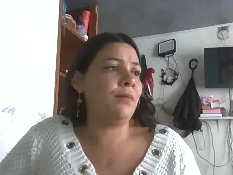 Snapshot of Arletrose_ chatting on July 2, 2026, 8:04 pm Arletrose online show from July 2, 2026, 8:04 pm