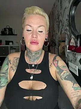 Snapshot of InkedMissLaBaehm chatting on July 29, 2026, 11:04 pm InkedMissLaBaehm online show from July 29, 2026, 11:04 pm